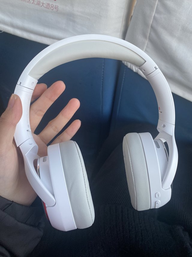 不到两百块的头戴耳机音质还不错