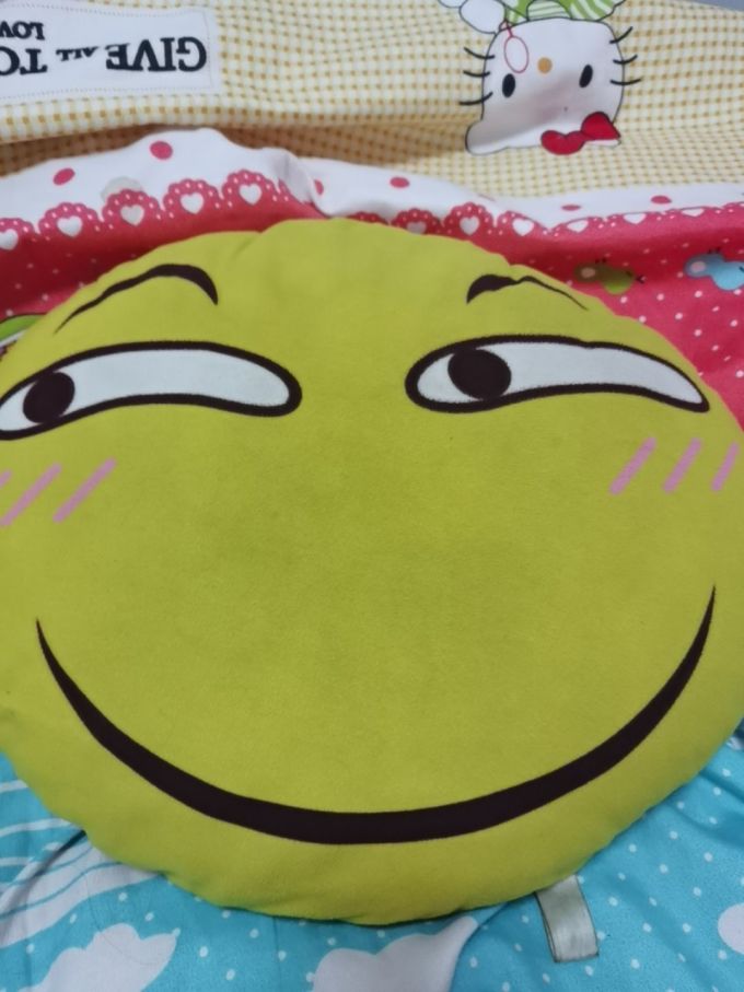 滑稽微笑黄豆表情包抱枕