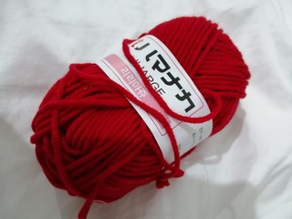 一个小目标织出一条红色的围巾