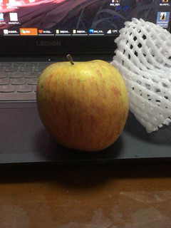 别看这个苹果丑，但是很好吃