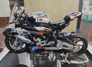 乐高宝马M 1000RR 摩托车