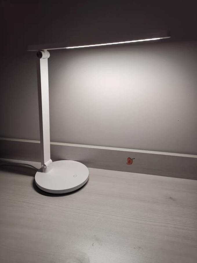 阳光照明普通台灯