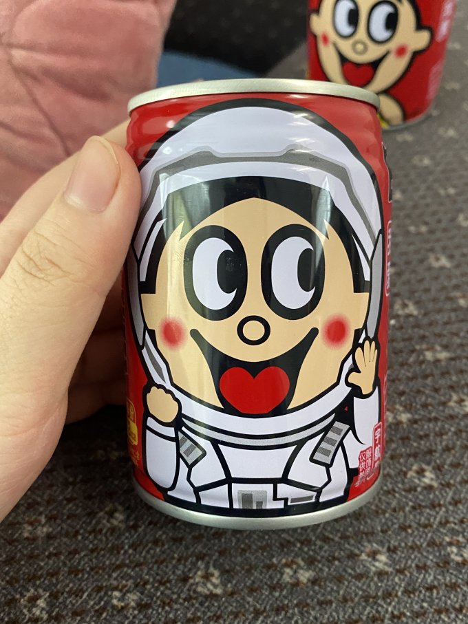 哇塞 是宇航员图案的旺仔牛奶耶