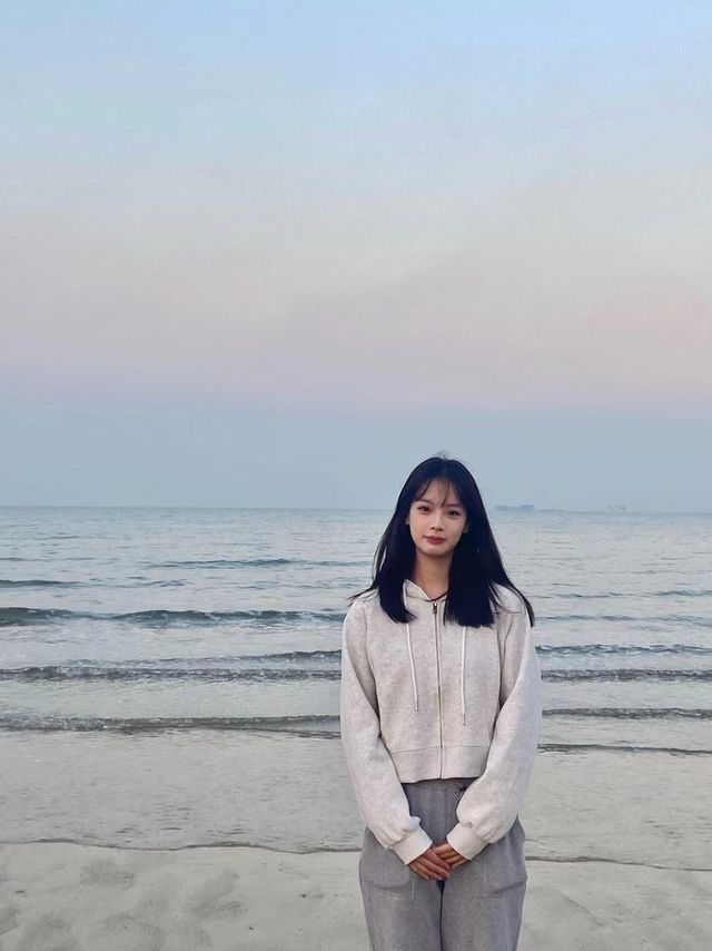 那你呢，也觉得一起看海浪漫么？