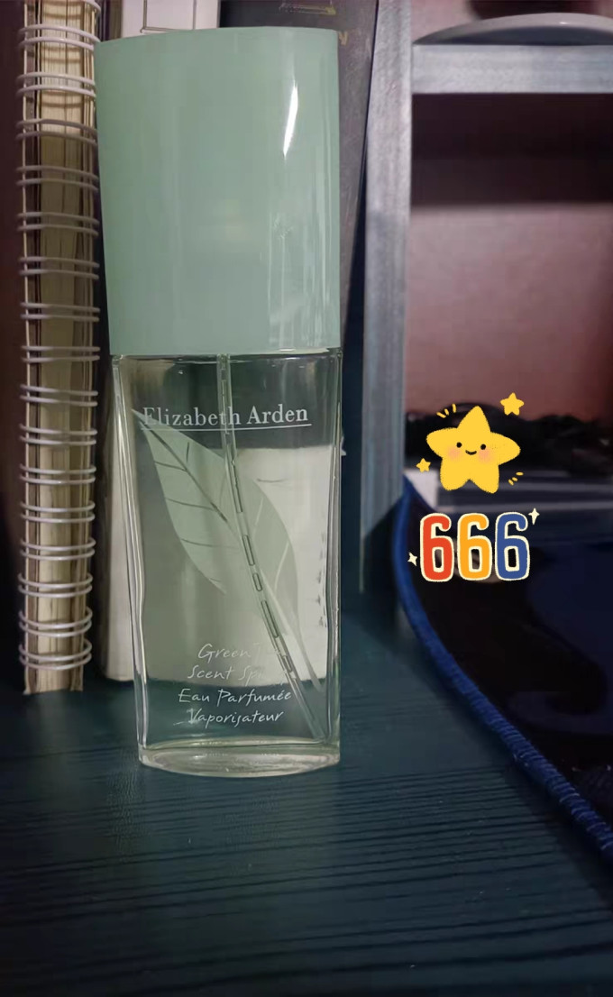 淡淡的很清新的绿茶味香水