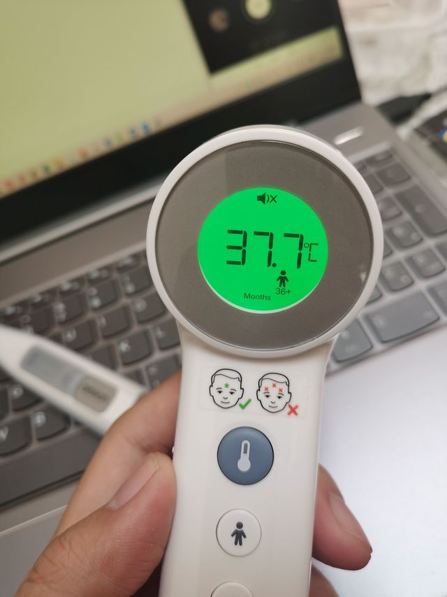 新冠发烧第一天：不准的温度计和多变的体温