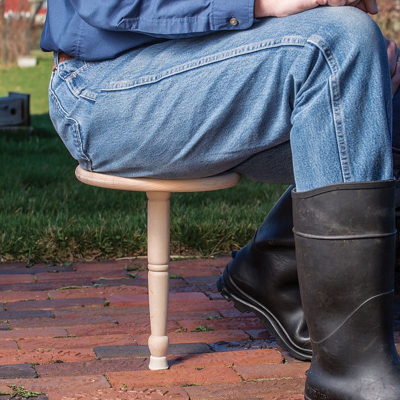1940年代美国发明的「可穿戴单腿椅子」，现在居然还有人买？网友们看完坐不住了…