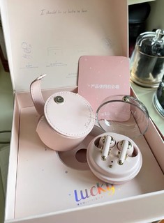 别看 Airpods 了！粉嫩的猫王耳机不香吗！