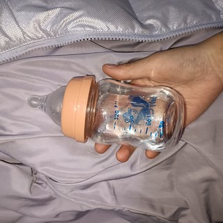 小宝宝喂水必备奶瓶