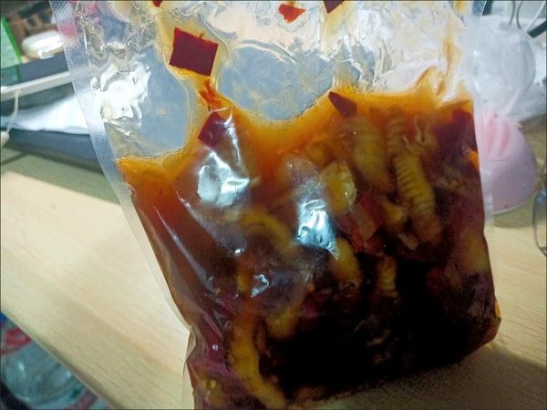 酸辣无骨鸡爪罐装