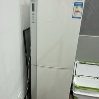 松下冰箱240l风冷无霜两门家用电冰箱，银白色的