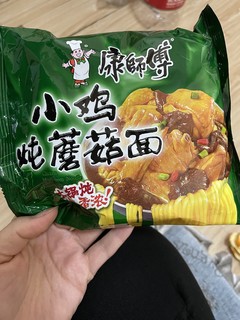 依旧是最爱的泡面～小鸡炖蘑菇面