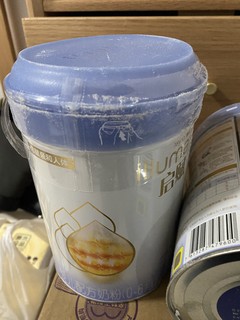 京东自营买的奶粉，收到时包装破损变形泄露