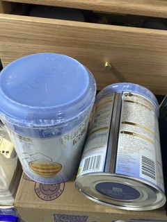 京东自营买的奶粉，收到时包装破损变形泄露