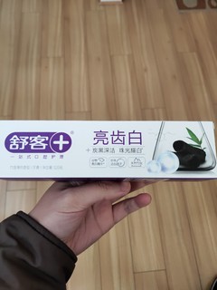 张大妈薅的舒克亮齿白牙膏