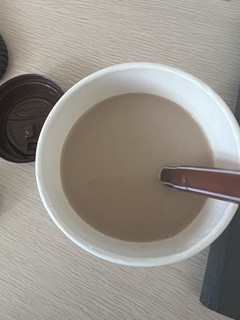 寒冷的天气，一杯奶茶暖人心