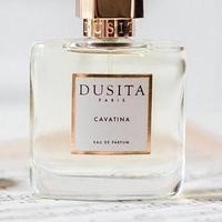 青绿感十足、酸涩微甜的小白花香水丨达西塔 卡伐蒂娜