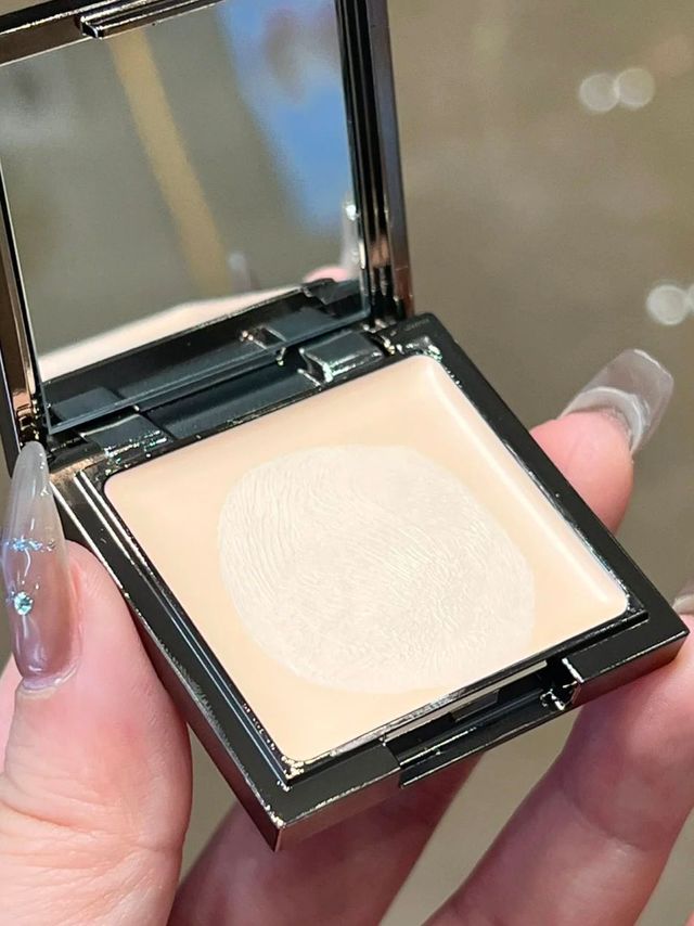 冷门眼部打底膏!白开水不显色眼影算是有救!