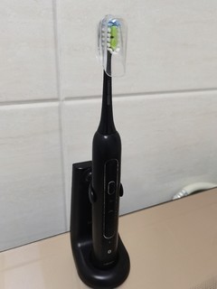 外形时尚好看，电量持久耐用的电动牙刷