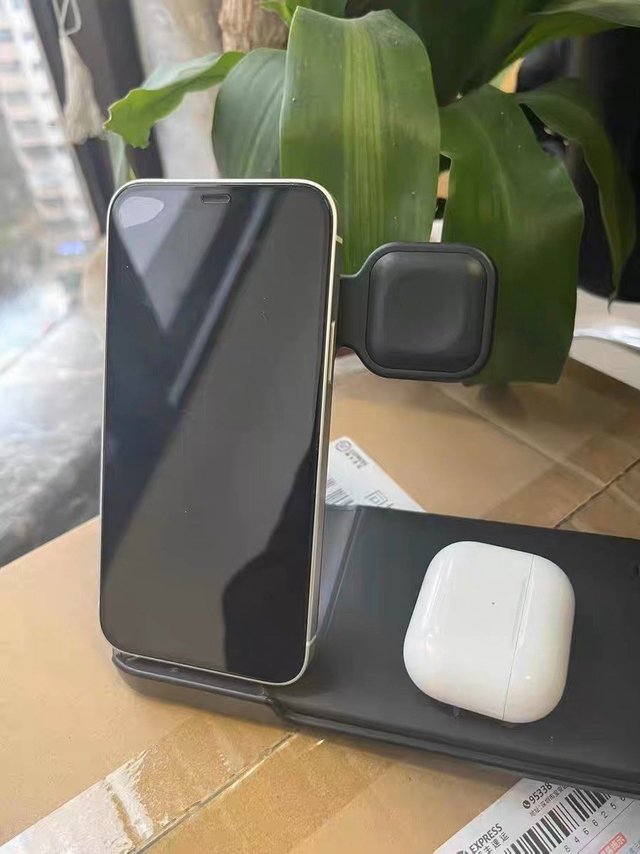 完爆之前用的无线充设备，充电站就是强大  