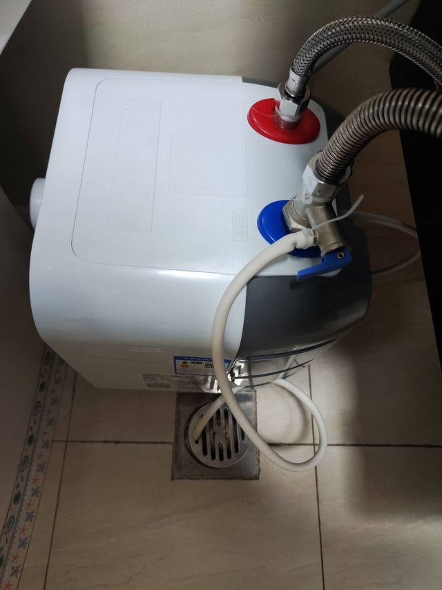 选来选去还是买了小厨宝，终于冬天不冻手了