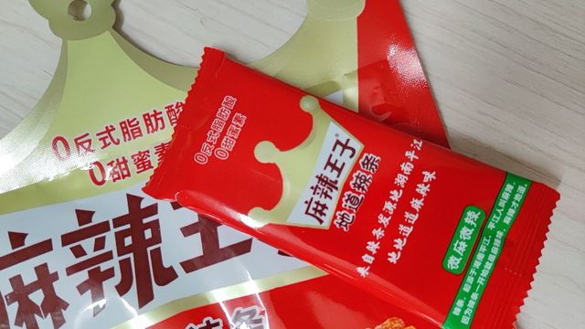 网红零食爱不释手辣条