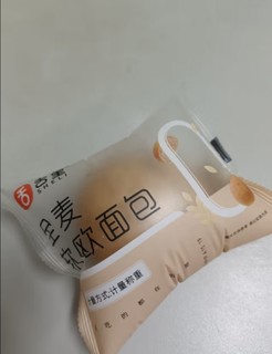 网购的全麦面包，感觉也不错。