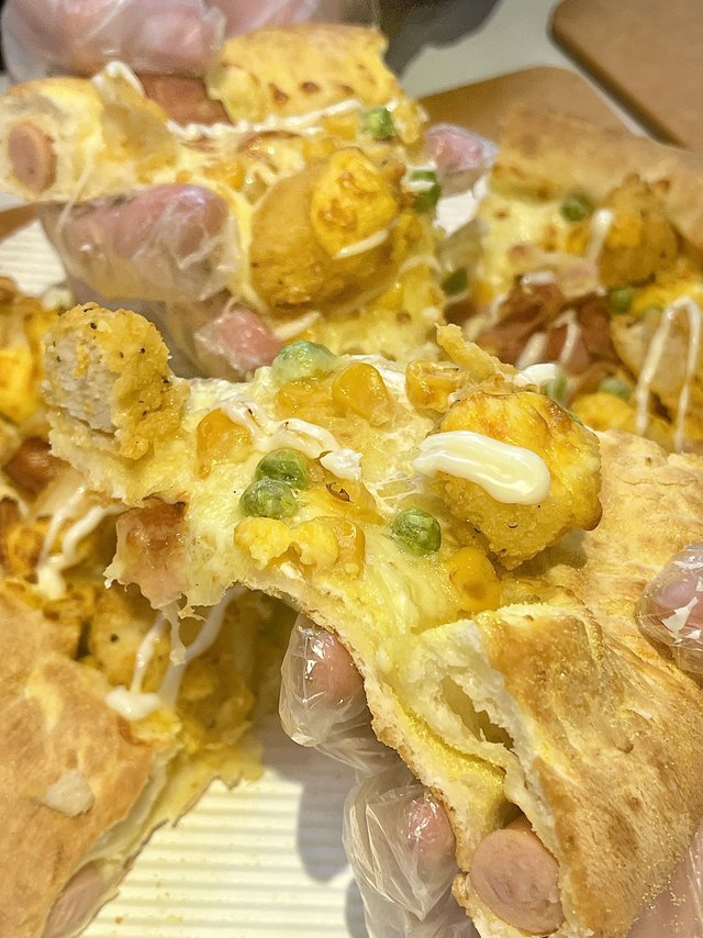 金沙咸蛋黄鸡肉披萨大家一定要尝尝！！