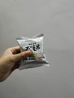 这个小零食也太好吃了吧。