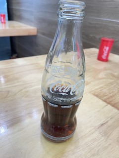 玻璃瓶装的可乐也不好喝了