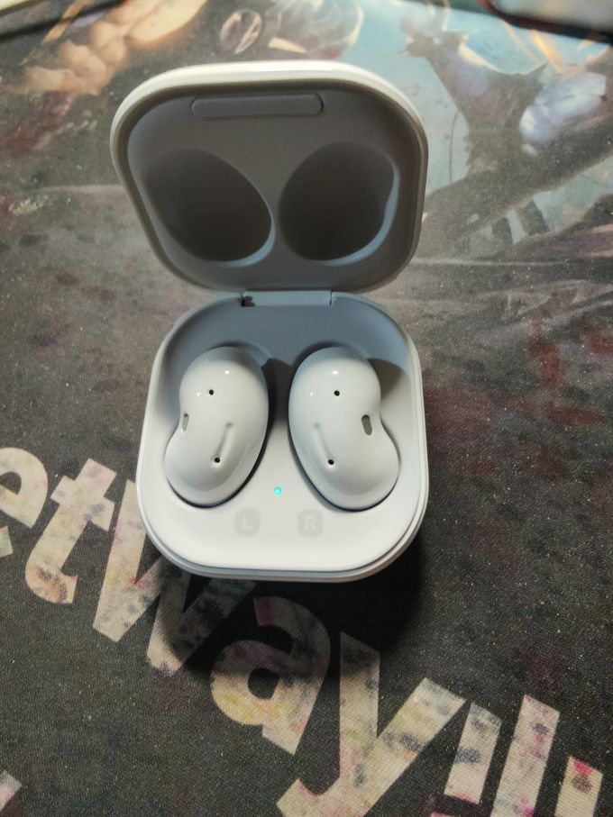 三星galaxy buds live蓝牙耳机怎么样 三星buds live耳机开箱_什么