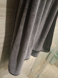 非常好用的灰色浴巾！