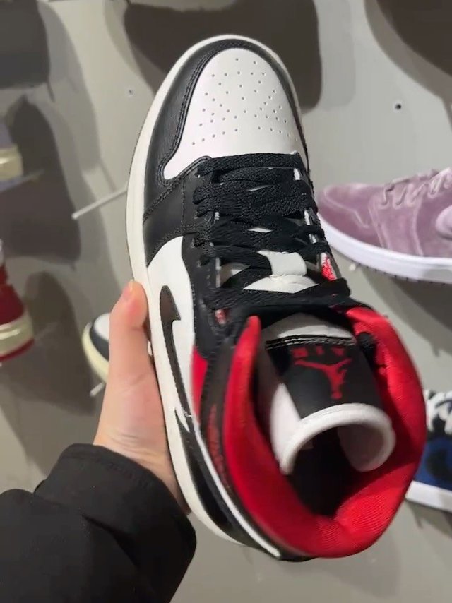 aj1 mid 黑白红，咬牙跺脚入😭