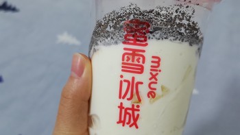 蜜雪冰城巧克力奥利奥碎圣代