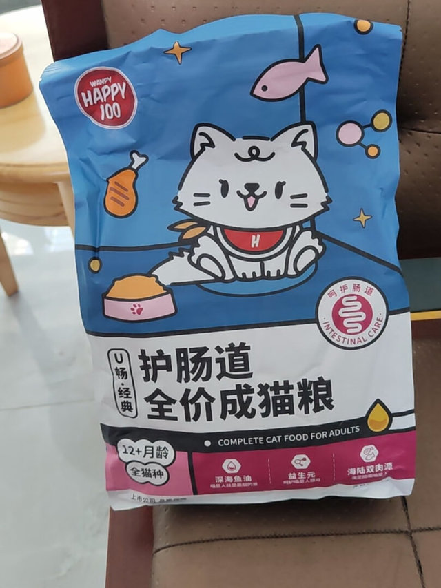 朋友介绍买的这款猫粮颗粒大小合适味道