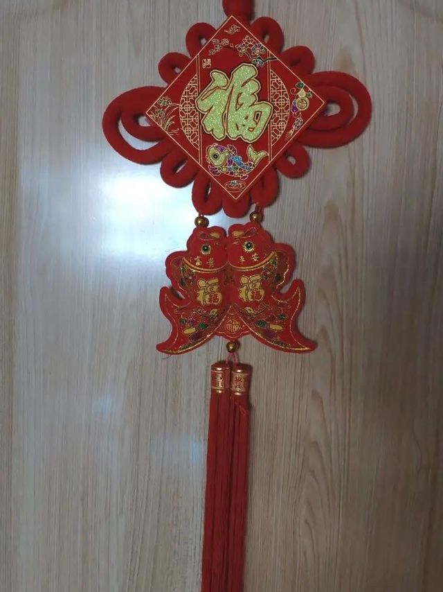 春联容易操作，很容易挂起来