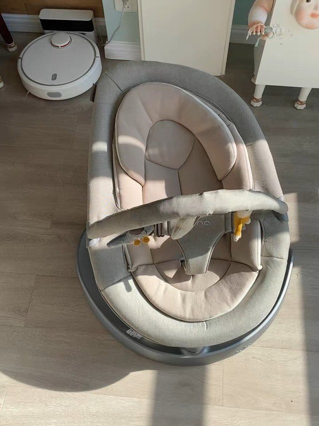 这种小摇椅真的起到很好的安抚作用