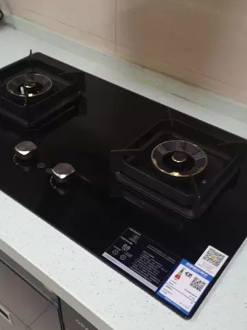 燃气灶精控小火，点火快。很好用