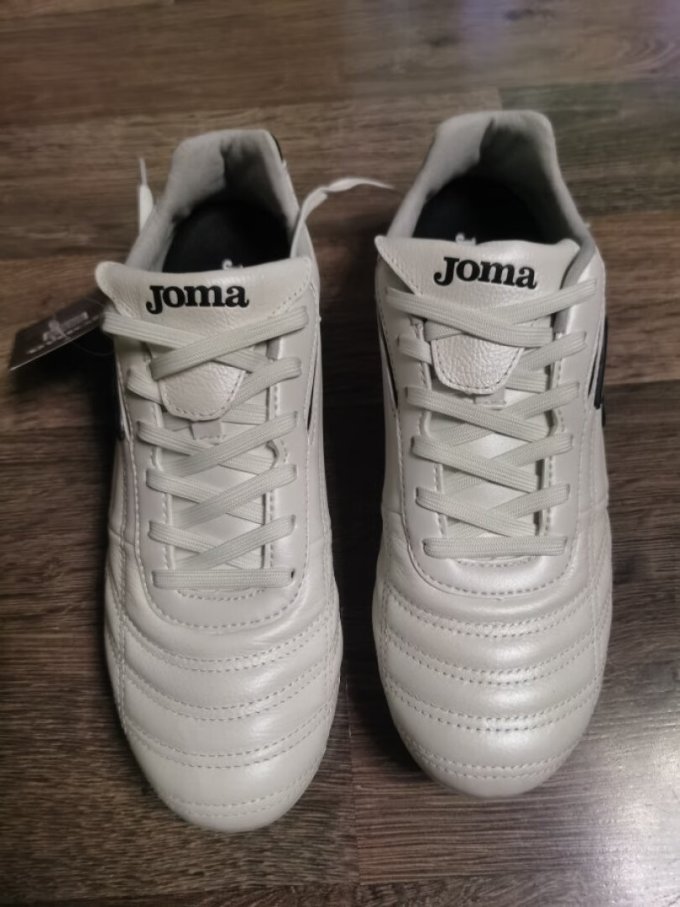 荷马足球鞋怎么样 鞋子很轻,脚尖前脚背袋鼠皮,触._什么值得买