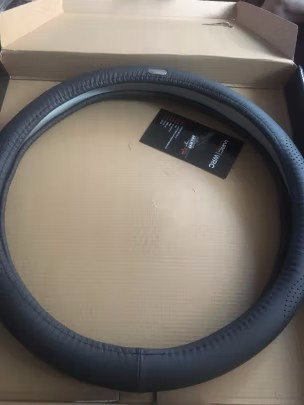 WRC汽车方向盘套，设计简单时尚，皮质柔软