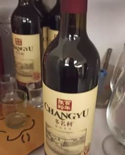 这个红酒不错葡萄味浓味道比较纯越喝越好喝