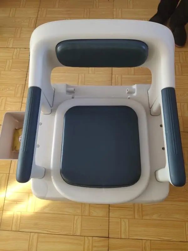 移动马桶质量很好没有异味，稳固舒适