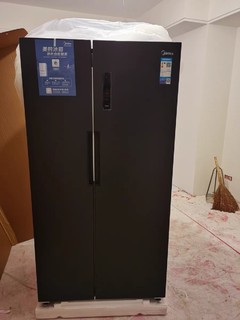 我家的双开门冰箱，白色颜值超高！