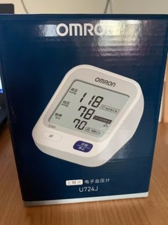 欧姆龙电子血压计，操作简单，显示清晰