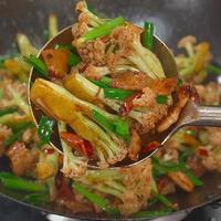 拿手菜～炫 篇一百二十三：超下饭的干锅花菜，五花肉真的太棒了