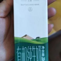 打开有一股奶香味，颜色也很纯白的牛奶