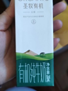 打开有一股奶香味，颜色也很纯白的牛奶