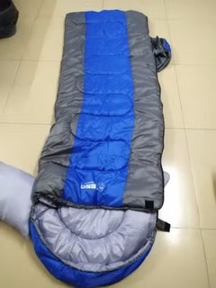 探险者睡袋，非常轻，保暖效果不错