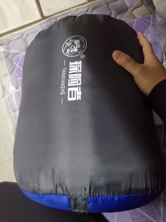 探险者睡袋，非常轻，保暖效果不错