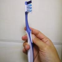 牙刷头细软是纤细丝，用起来很舒服，不伤牙